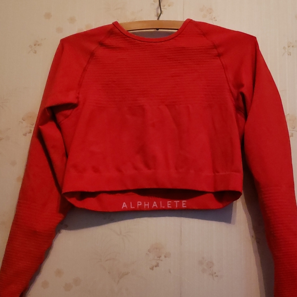 Alphalete R6 LS Crop top in red and size XL